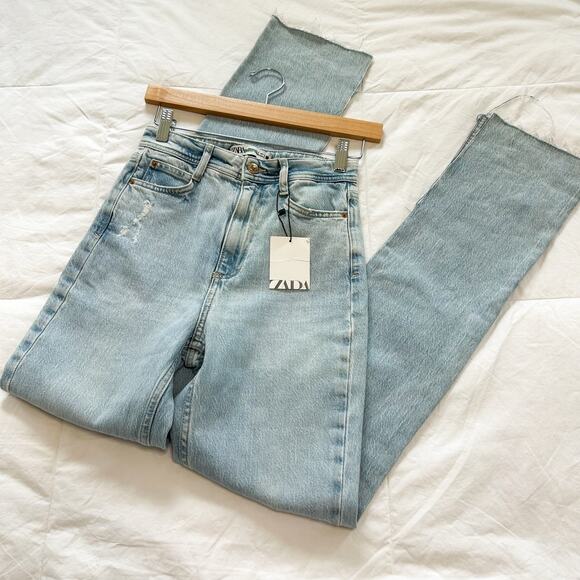 NWT Zara High Rise Split Hem Distressed Jeans Light Wash Straight Leg Sz 2 - Picture 3 of 8